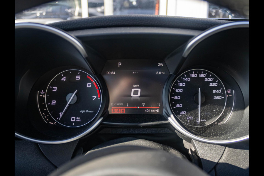 Alfa Romeo Giulia 2.0 Turbo Aut. 280pk AWD Veloce | Schuif/Kanteldak | Stoel- en Stuurverwarming | 18" | Xenon | Flippers