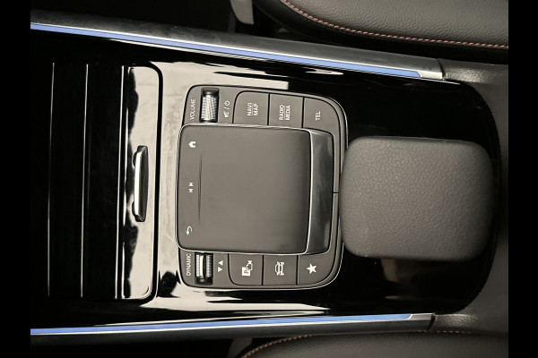 Mercedes-Benz EQA 250 Business Solution AMG 67 kWh | Multi spaaks lichtmetalen velgen 20 inch. | MBUX wide screen | Navigatie | parking support met camera achter | Inclusief 48 maanden MB Certified garantie voor Europa.