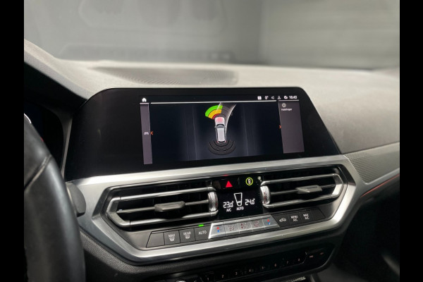 BMW 3 Serie Touring 318i 2.0 M-Sport/Trekhaak/Head-up/live cockpit