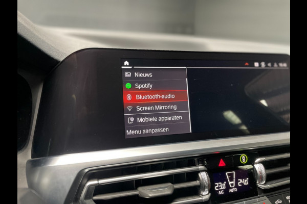 BMW 3 Serie Touring 318i 2.0 M-Sport/Trekhaak/Head-up/live cockpit
