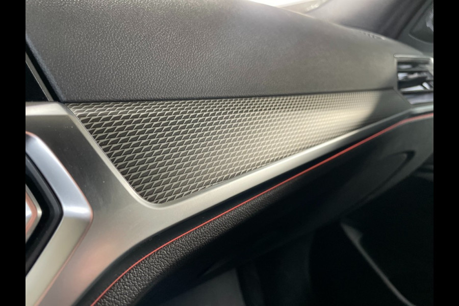 BMW 3 Serie Touring 318i 2.0 M-Sport/Trekhaak/Head-up/live cockpit