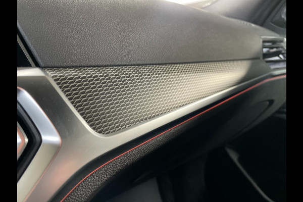 BMW 3 Serie Touring 318i 2.0 M-Sport/Trekhaak/Head-up/live cockpit