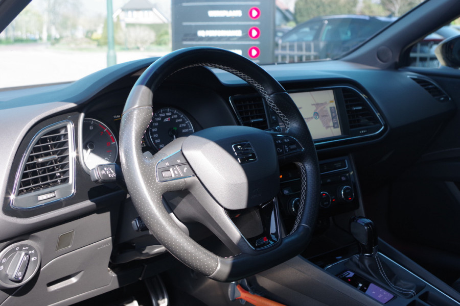 Seat León ST 2.0 TSI CUPRA 300 PK 4DRIVE, *NL-AUTO* Panoramadak, Carplay, Camera, LED