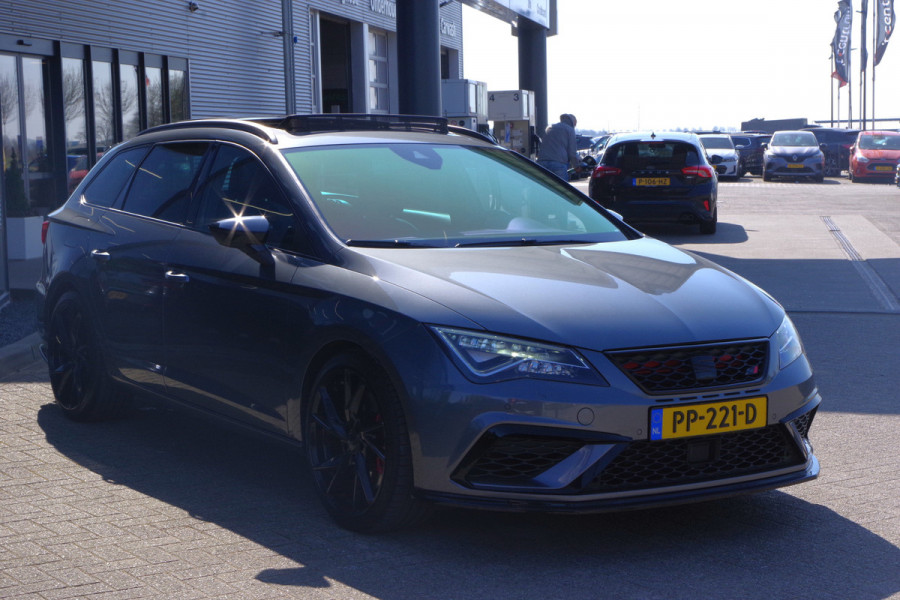 Seat León ST 2.0 TSI CUPRA 300 PK 4DRIVE, *NL-AUTO* Panoramadak, Carplay, Camera, LED