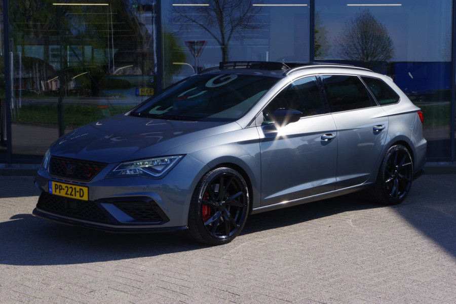 Seat León ST 2.0 TSI CUPRA 300 PK 4DRIVE, *NL-AUTO* Panoramadak, Carplay, Camera, LED
