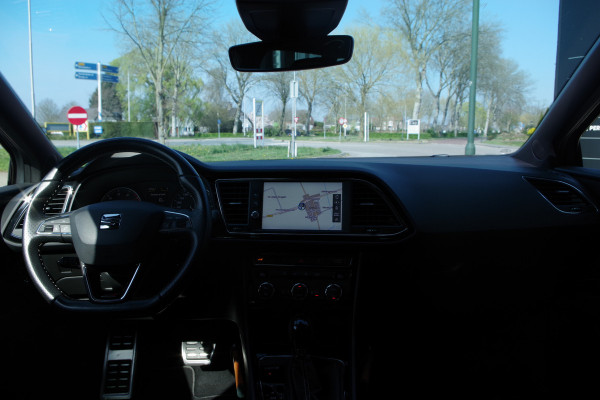 Seat León ST 2.0 TSI CUPRA 300 PK 4DRIVE, *NL-AUTO* Panoramadak, Carplay, Camera, LED