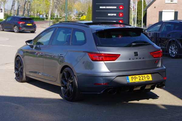 Seat León ST 2.0 TSI CUPRA 300 PK 4DRIVE, *NL-AUTO* Panoramadak, Carplay, Camera, LED