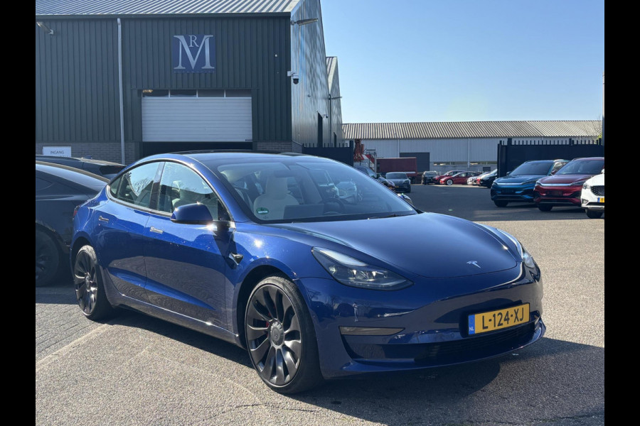 Tesla Model 3 Performance AWD 75 kWh VAN €34.900,- VOR €32.770,- UW LENTEVOORDEEL €2.130,- | ORIG. NL. NAP KM. | WIT LEDER