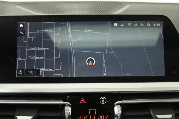 BMW 3-serie 320i High Executive Edition (PANORAMADAK, CAMERA, STOELVERWARMING, PARKEERSENSOREN, CRUISE, LEER, NL-AUTO)