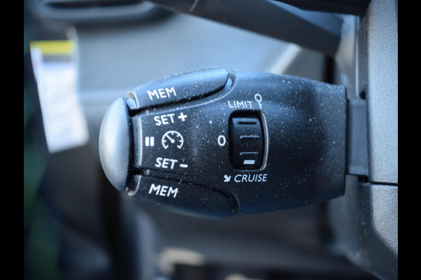 Peugeot 208 1.2 PureTech GT NAVIGATIE | CARPLAY | ACHTERUITRIJCAMERA MET SENSOREN | E.C.C. | 49.559km