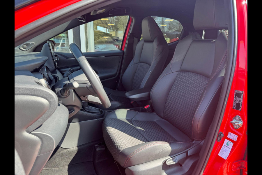 Toyota Yaris 1.5 Hybrid Launch Edition JBL Sound / Head Up / Stoel & Stuurwiel verw. / Navi / Clima / LM velgen