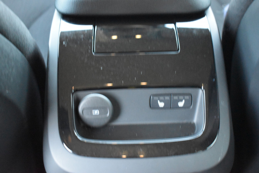 Volvo V60 T6 340 PK Recharge AWD Business Pro | Trekhaak | ACC | Blis | Camera | 18"LMV | Stoelverwarming | Stuurverwarming