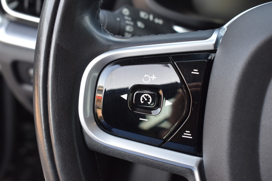 Volvo V60 T6 340 PK Recharge AWD Business Pro | Trekhaak | ACC | Blis | Camera | 18"LMV | Stoelverwarming | Stuurverwarming
