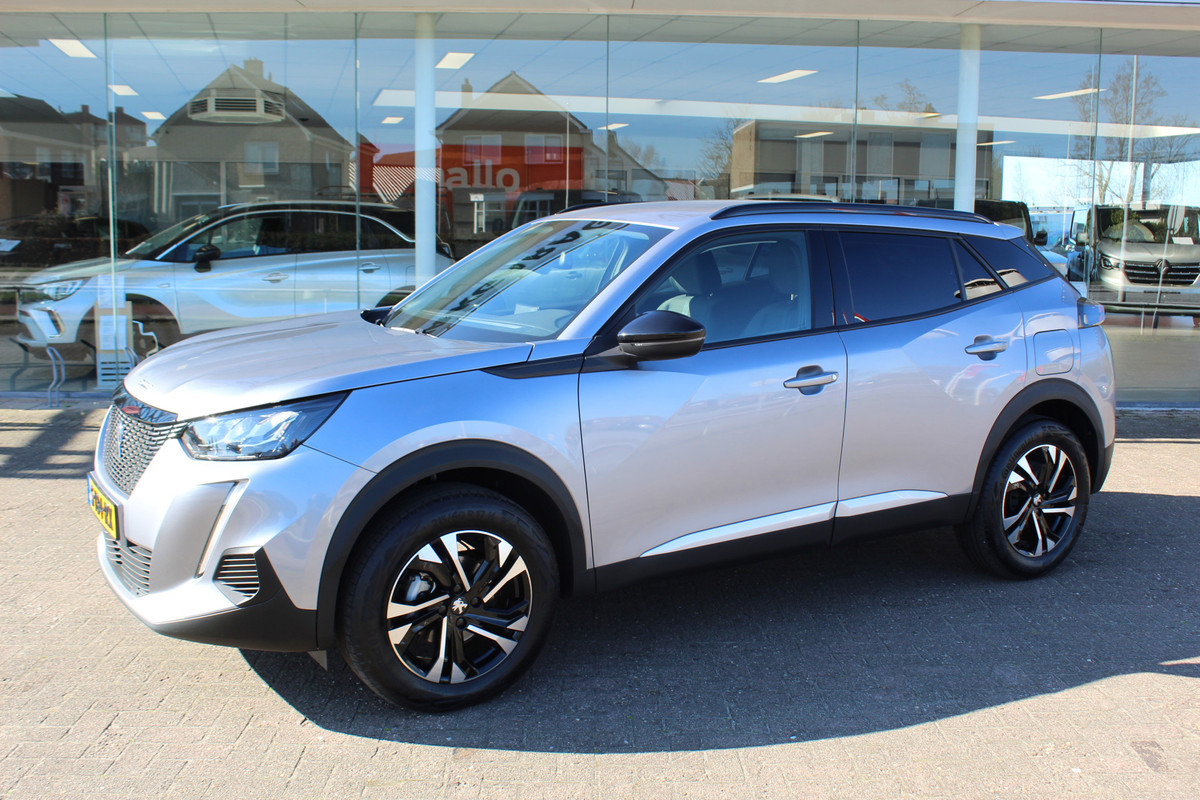 Peugeot 2008 1.2-130pk PureTech Allure AUTOMAAT. , Hoge zit Zo goed als nieuw, slechts 7.500km ! Navigatie, airco, telefoonvoorb. metallic lak, LM wielen, Isofix, Apple Carplay/Android auto etc, etc.