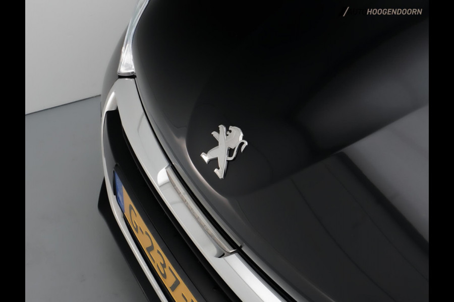 Peugeot 208 1.2 PureTech Sport (APPLE CARPLAY,LED VERLICHTING,CAMERA,CRUISE,NAVIGATIE,AIRCO,SPORTSTOELEN,TOPCONDITIE)