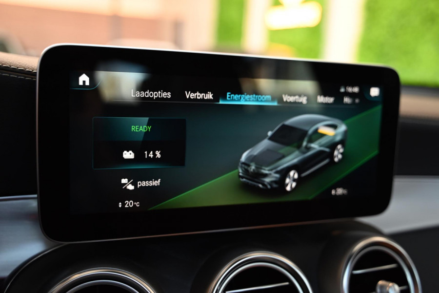 Mercedes-Benz GLC Coupé 300e 4MATIC AMG - Distronic+ - 360 Camera - Keyless Entry - Schuifdak - CarPlay -