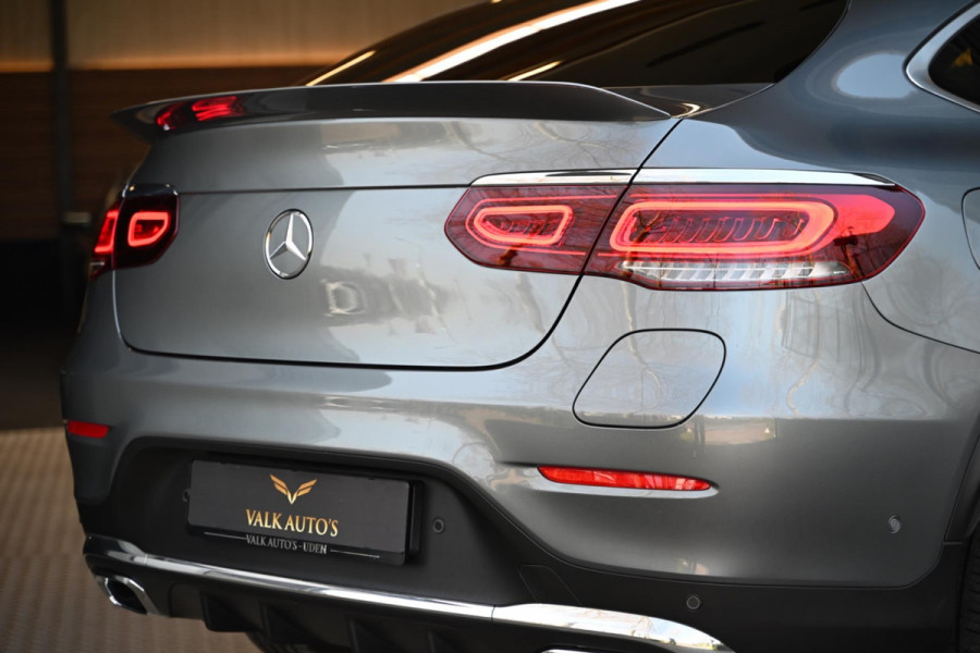 Mercedes-Benz GLC Coupé 300e 4MATIC AMG - Distronic+ - 360 Camera - Keyless Entry - Schuifdak - CarPlay -