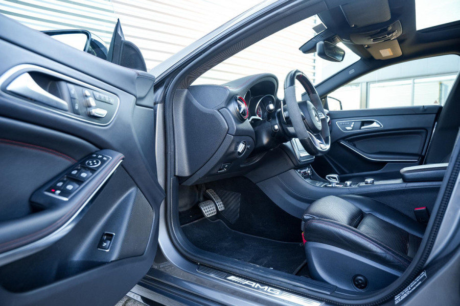 Mercedes-Benz CLA-Klasse AMG 45 4MATIC Ambition Pano Airco Navi 19"L.M. Parkeersensoren Stoelverw.