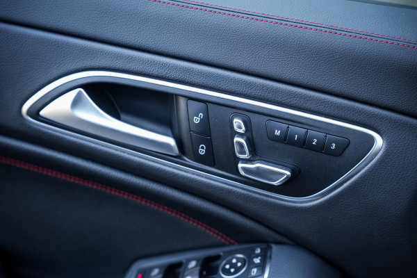 Mercedes-Benz CLA-Klasse AMG 45 4MATIC Ambition Pano Airco Navi 19"L.M. Parkeersensoren Stoelverw.
