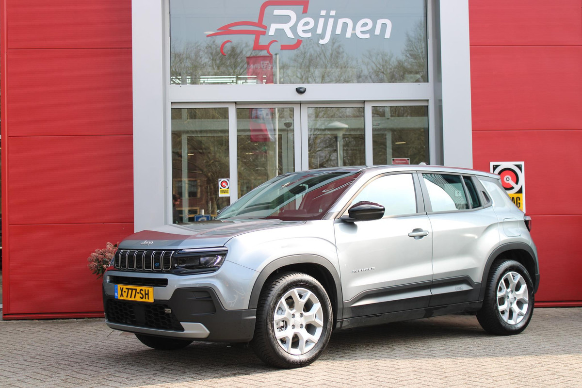 Jeep Avenger ALTITUDE 156PK 54 kWh | 3-FASE | ELEKTRISCH BEDIENBARE ACHTERKLEP | ACHTERUITRIJ CAMERA | NAVIGATIE | DRAADLOZE APPLE CARPLAY/ANDROID AUTO | ALL SEASON BANDEN | LICHTMETALEN VELGEN 17" | ADAPTIVE CRUISE CONTROL | DAB+ RADIO | DRAADLOZE TELEFOONLADER | KEYLESS ENTRY |