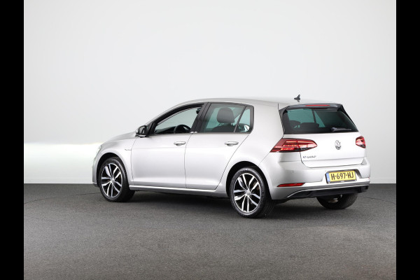 Volkswagen e-Golf E-DITION 136 pk | Navigatie | Warmtepomp | Parkeersensoren | Achteruitrijcamera | Adaptieve cruise control | Active Info Display |