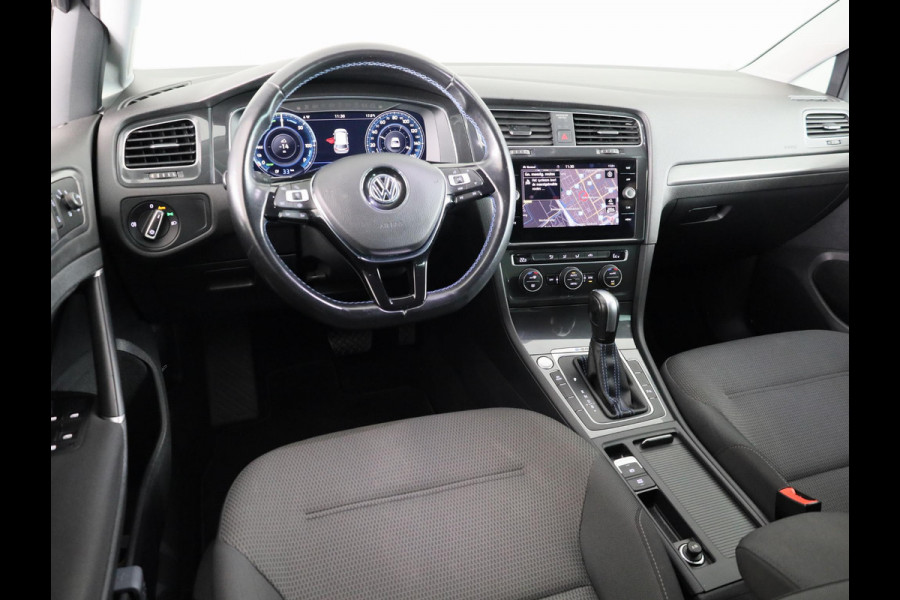 Volkswagen e-Golf E-DITION 136 pk | Navigatie | Warmtepomp | Parkeersensoren | Achteruitrijcamera | Adaptieve cruise control | Active Info Display |