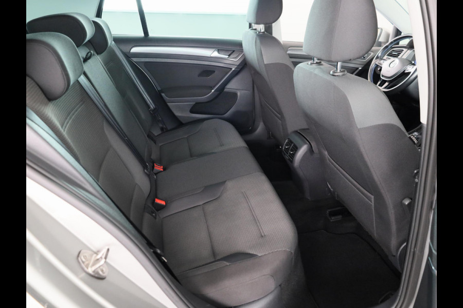 Volkswagen e-Golf E-DITION 136 pk | Navigatie | Warmtepomp | Parkeersensoren | Achteruitrijcamera | Adaptieve cruise control | Active Info Display |