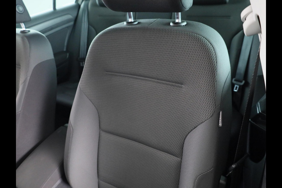 Volkswagen e-Golf E-DITION 136 pk | Navigatie | Warmtepomp | Parkeersensoren | Achteruitrijcamera | Adaptieve cruise control | Active Info Display |