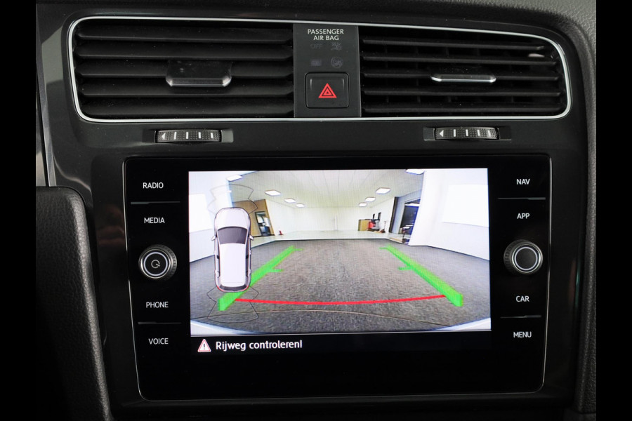 Volkswagen e-Golf E-DITION 136 pk | Navigatie | Warmtepomp | Parkeersensoren | Achteruitrijcamera | Adaptieve cruise control | Active Info Display |