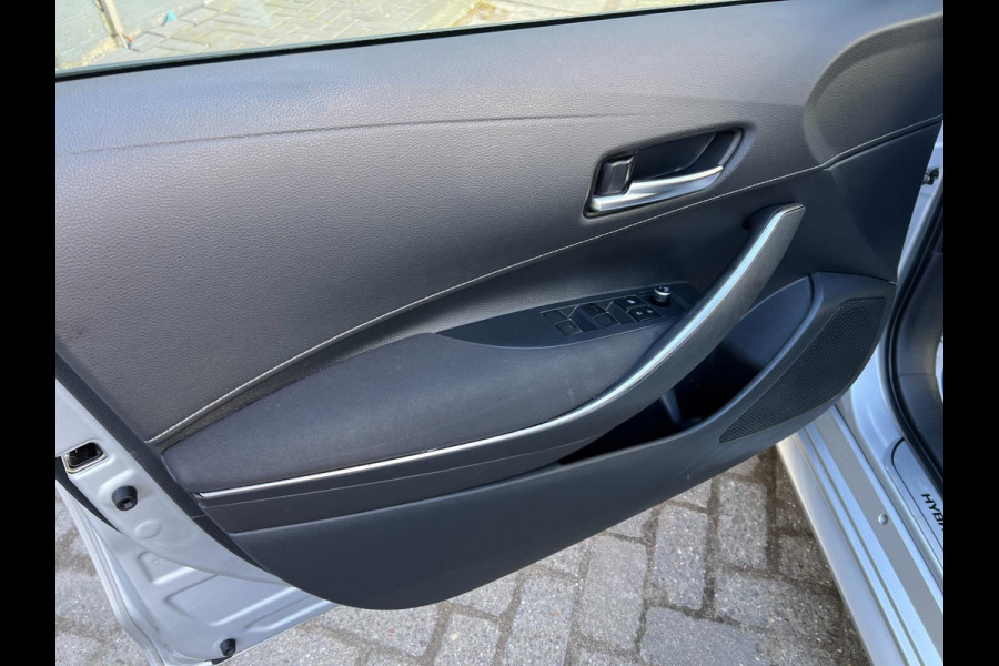Toyota Corolla Touring Sports 1.8 Hybrid Bus/ Navigatie / Adaptive cruise / Camera / Lichtmetaal / NAP / MCC / Gouda