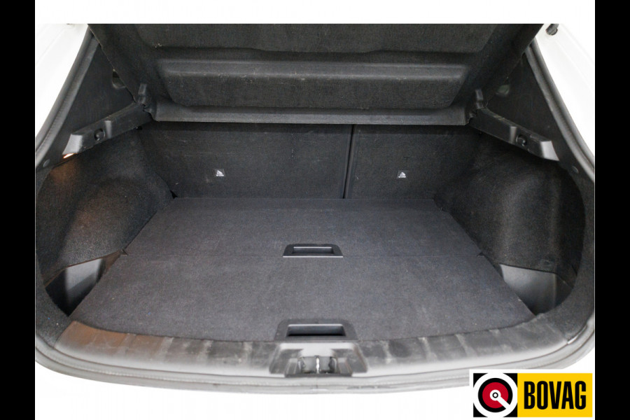 Nissan QASHQAI 1.3 DIG-T Design Edition 141 PK | Panoramadak | Trekhaak | All season banden | Stoelverwarming Navigatie, Cruise, 360 Camera