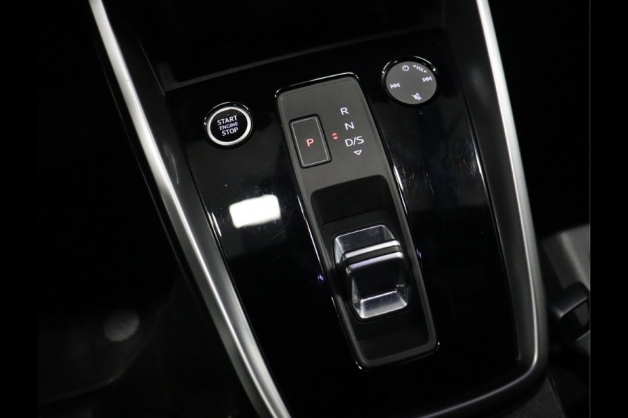 Audi A3 Limousine 35 TFSI Sportline *WEEKAANBIEDING* [SPORTSTOELEN, APPLE CARPAY, CRUISE CONTROL, DIGITAL DASH, TREKHAAK, CLIMATE CONTROL, VOL LEDER, FLIPPERS, NAVIGATIE, NIEUWSTAAT]