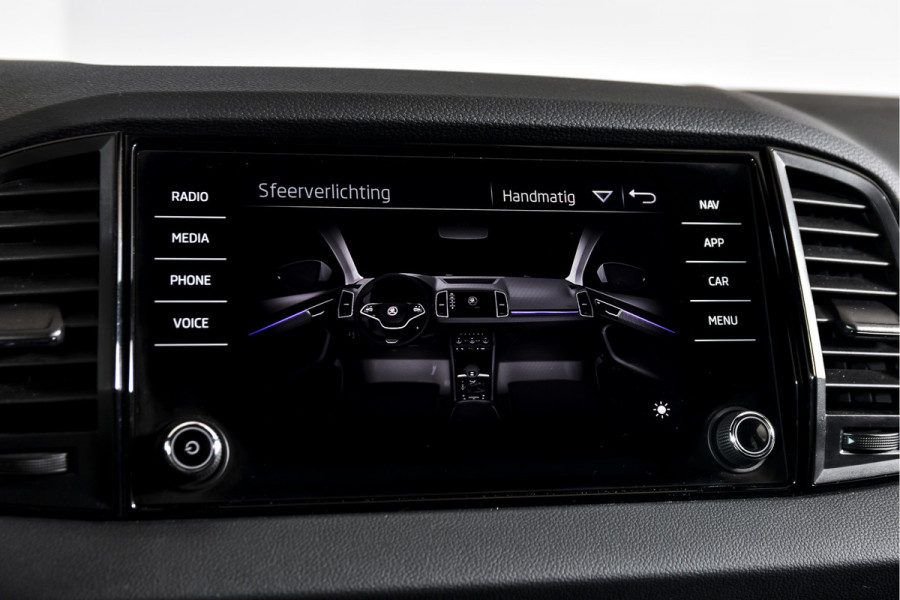 Škoda Karoq 1.5 TSI ACT 150 PK Sportline Business - Automaat | Dig. Cockpit | Adapt. Cruise | Stoel-Stuurverw. | PDC | Camera | NAV + App. Connect | ECC | DAB | Elek. Klep | Afn. Trekhaak | LM 19" |