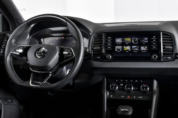 Škoda Karoq 1.5 TSI ACT 150 PK Sportline Business - Automaat | Dig. Cockpit | Adapt. Cruise | Stoel-Stuurverw. | PDC | Camera | NAV + App. Connect | ECC | DAB | Elek. Klep | Afn. Trekhaak | LM 19" |