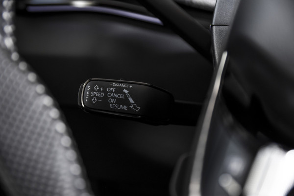 Škoda Karoq 1.5 TSI ACT 150 PK Sportline Business - Automaat | Dig. Cockpit | Adapt. Cruise | Stoel-Stuurverw. | PDC | Camera | NAV + App. Connect | ECC | DAB | Elek. Klep | Afn. Trekhaak | LM 19" |