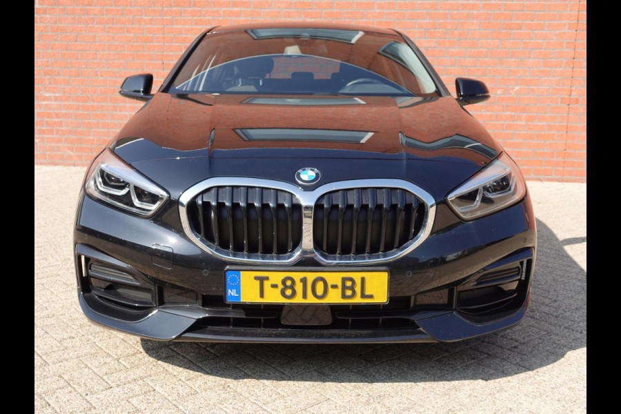 BMW 1-serie 118i Introduction Edition Automaat | DEMO ! | Navigatie Virtual Cockpit Parkeersensoren Ledverlichting HiFi audio Cruise Control Climate Control Getinte ramen