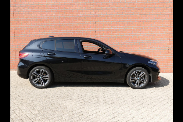 BMW 1-serie 118i Introduction Edition Automaat | DEMO ! | Navigatie Virtual Cockpit Parkeersensoren Ledverlichting HiFi audio Cruise Control Climate Control Getinte ramen