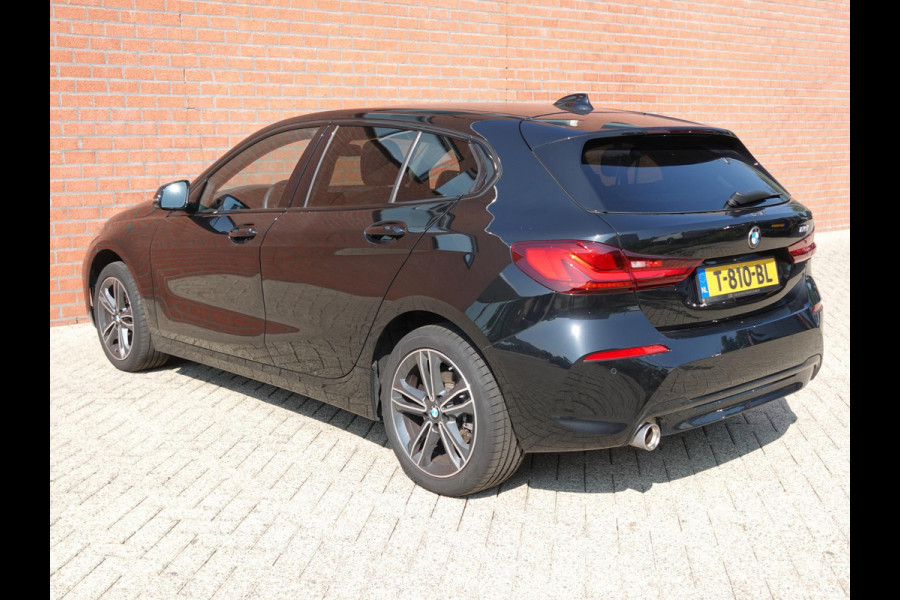 BMW 1-serie 118i Introduction Edition Automaat | DEMO ! | Navigatie Virtual Cockpit Parkeersensoren Ledverlichting HiFi audio Cruise Control Climate Control Getinte ramen