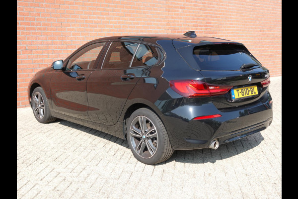 BMW 1-serie 118i Introduction Edition Automaat | DEMO ! | Navigatie Virtual Cockpit Parkeersensoren Ledverlichting HiFi audio Cruise Control Climate Control Getinte ramen
