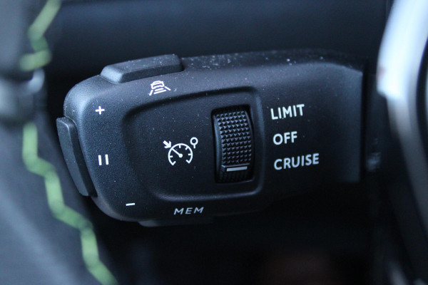Peugeot 2008 1.2 130PK AUTOMAAT GT PACK | NAVIGATIE | FULL LED KOPLAMPEN | DRAADLOZE APPLE CARPLAY/ANDROID AUTO | ADAPTIVE CRUISE CONTROL | ACHTERUITRIJ CAMERA | CLIMATE CONTROL | LICHTMETALEN VELGEN 17" | KEYLESS ENTRY/START | DAB+ RADIO |