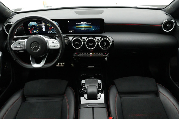 Mercedes-Benz A-Klasse 200 Business Solution AMG Automaat (PANORAMADAK, NAVIGATIE, CAMERA, 1e EIGENAAR, GOED ONDERHOUDEN)