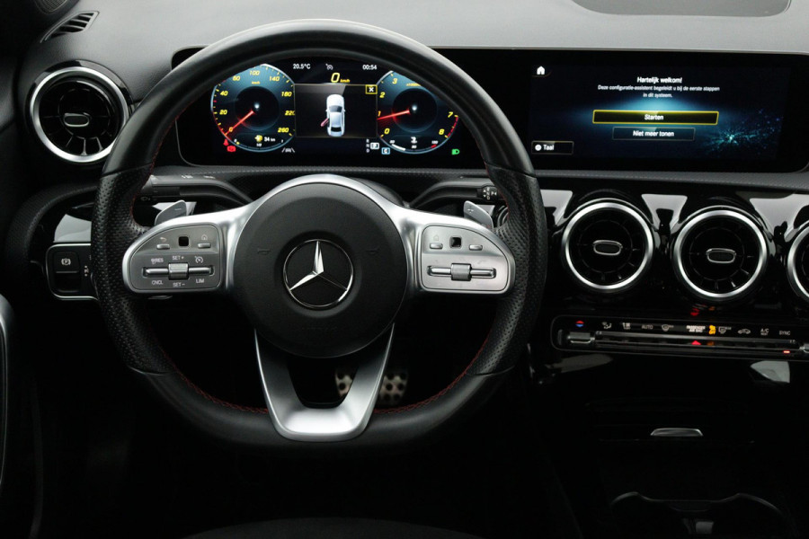 Mercedes-Benz A-Klasse 200 Business Solution AMG Automaat (PANORAMADAK, NAVIGATIE, CAMERA, 1e EIGENAAR, GOED ONDERHOUDEN)