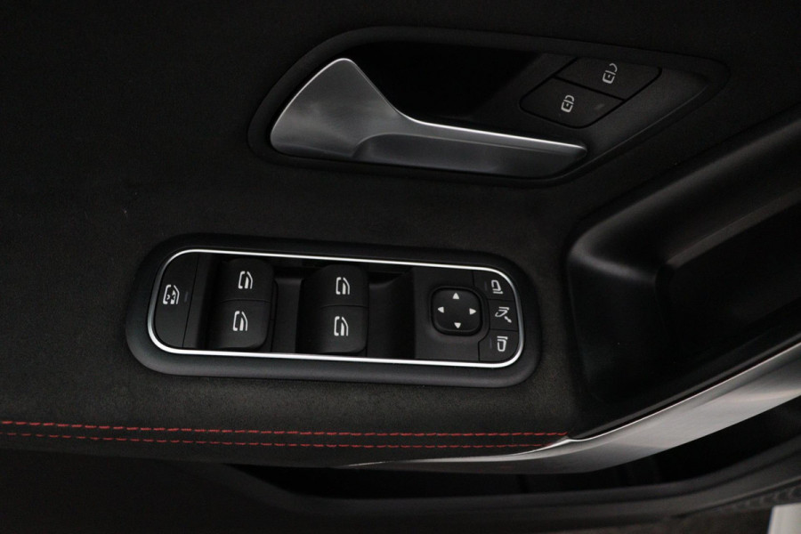 Mercedes-Benz A-Klasse 200 Business Solution AMG Automaat (PANORAMADAK, NAVIGATIE, CAMERA, 1e EIGENAAR, GOED ONDERHOUDEN)