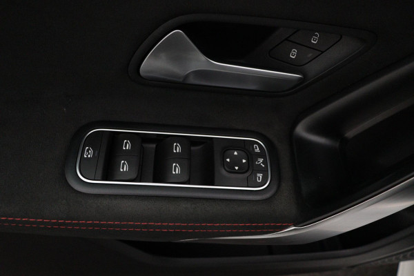 Mercedes-Benz A-Klasse 200 Business Solution AMG Automaat (PANORAMADAK, NAVIGATIE, CAMERA, 1e EIGENAAR, GOED ONDERHOUDEN)