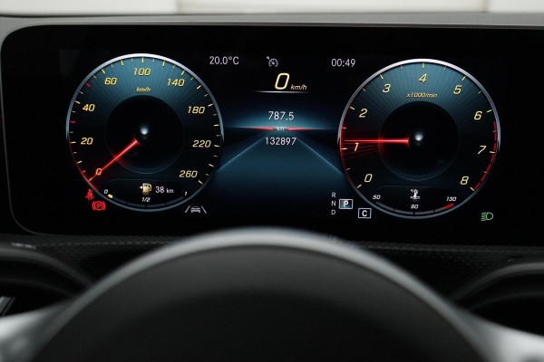 Mercedes-Benz A-Klasse 200 Business Solution AMG Automaat (PANORAMADAK, NAVIGATIE, CAMERA, 1e EIGENAAR, GOED ONDERHOUDEN)