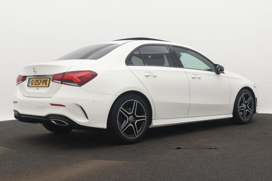Mercedes-Benz A-Klasse 200 Business Solution AMG Automaat (PANORAMADAK, NAVIGATIE, CAMERA, 1e EIGENAAR, GOED ONDERHOUDEN)