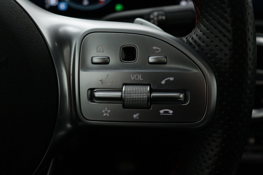 Mercedes-Benz A-Klasse 200 Business Solution AMG Automaat (PANORAMADAK, NAVIGATIE, CAMERA, 1e EIGENAAR, GOED ONDERHOUDEN)