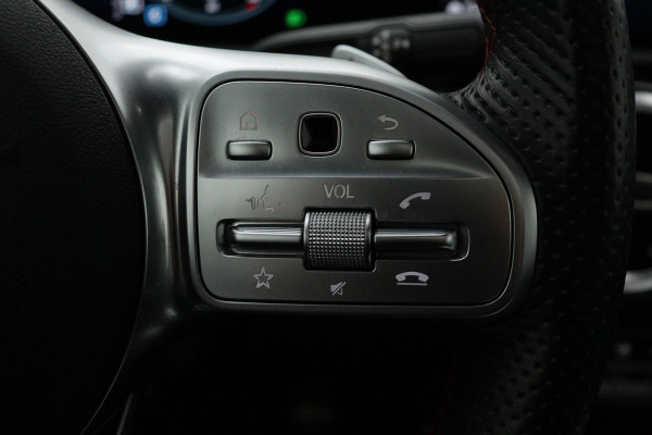 Mercedes-Benz A-Klasse 200 Business Solution AMG Automaat (PANORAMADAK, NAVIGATIE, CAMERA, 1e EIGENAAR, GOED ONDERHOUDEN)