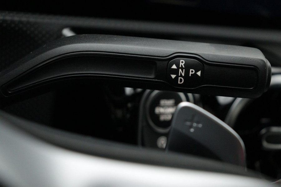 Mercedes-Benz A-Klasse 200 Business Solution AMG Automaat (PANORAMADAK, NAVIGATIE, CAMERA, 1e EIGENAAR, GOED ONDERHOUDEN)