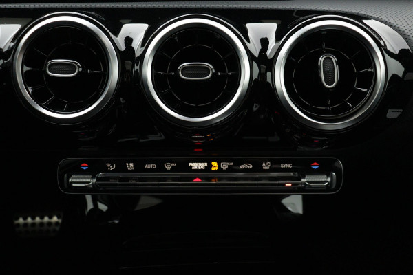 Mercedes-Benz A-Klasse 200 Business Solution AMG Automaat (PANORAMADAK, NAVIGATIE, CAMERA, 1e EIGENAAR, GOED ONDERHOUDEN)